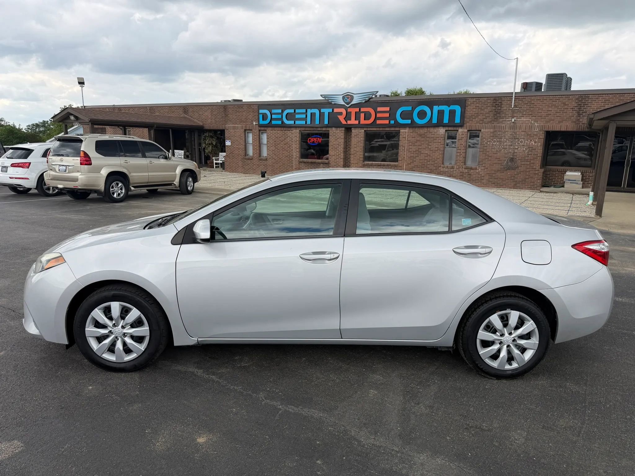 Used 2015 Toyota Corolla LE FWD image 6