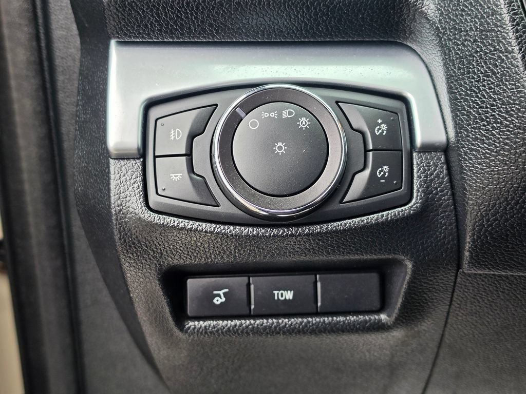 Used 2018 Ford Explorer Limited w/ Equipment Group 301A AWD/4WD image 22
