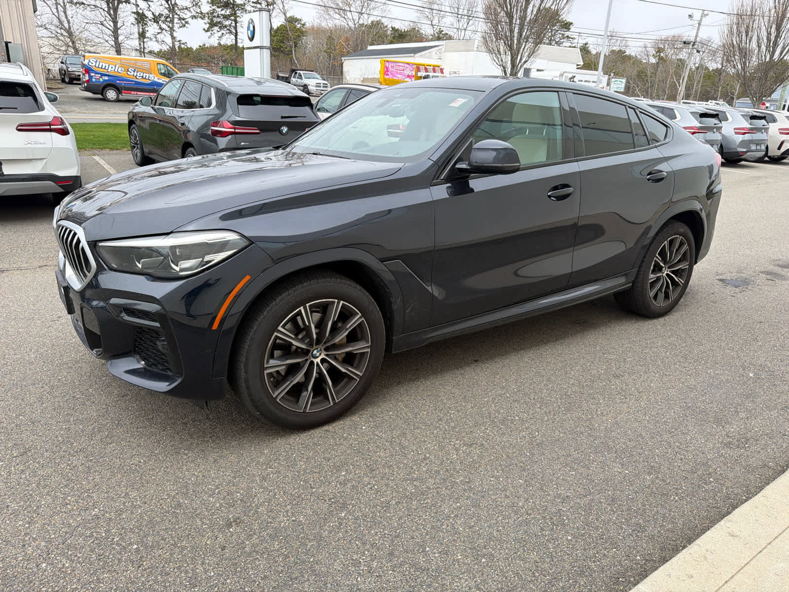 Used 2022 BMW X6 xDrive40i w/ M Sport Package AWD/4WD image 4