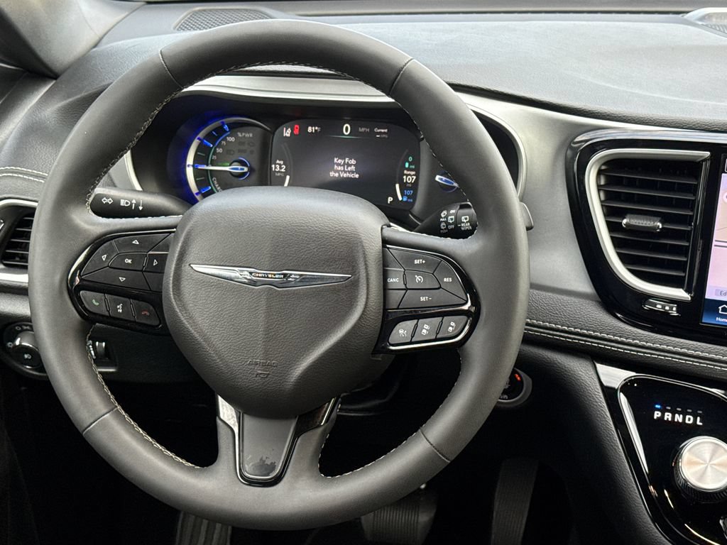 Used 2024 Chrysler Pacifica Limited FWD image 15