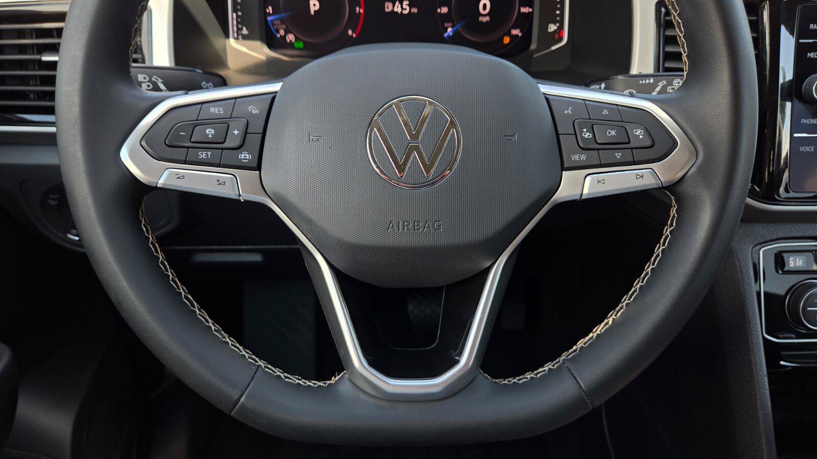 Certified 2023 Volkswagen Atlas SE w/ Black Wheel Package FWD image 25