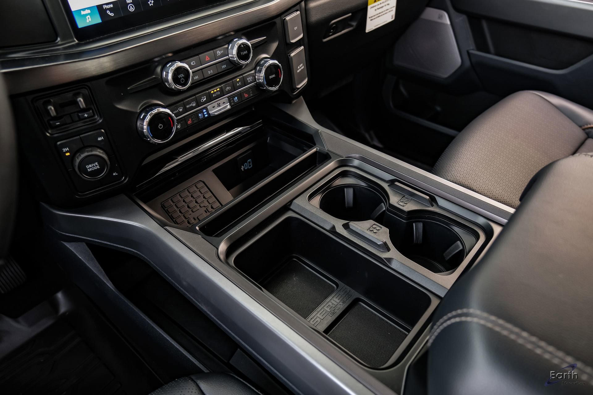 Used 2026 Ford F450 Lariat w/ FX4 Off-Road Package image 61