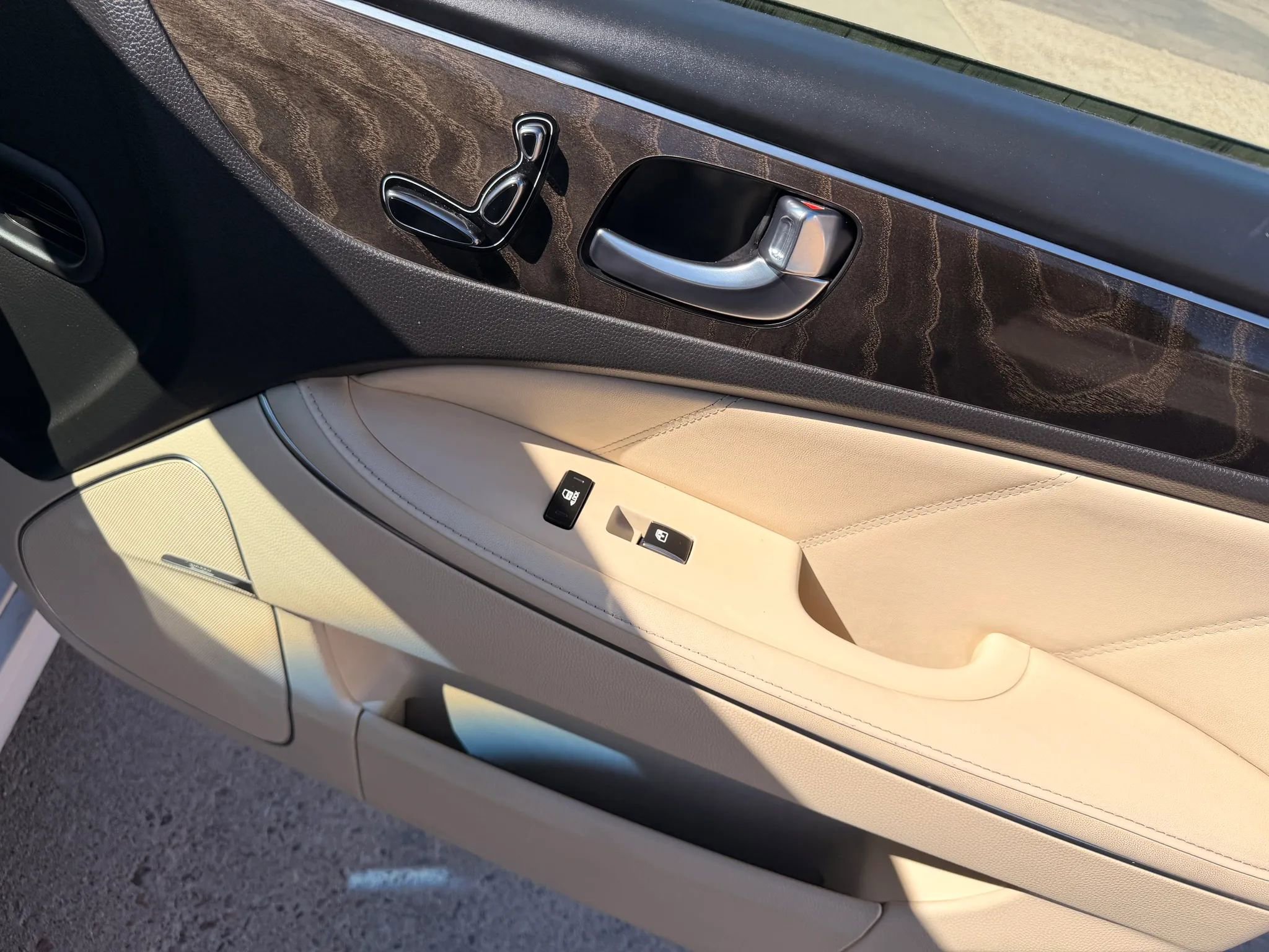 Used 2014 Hyundai Equus Signature image 26