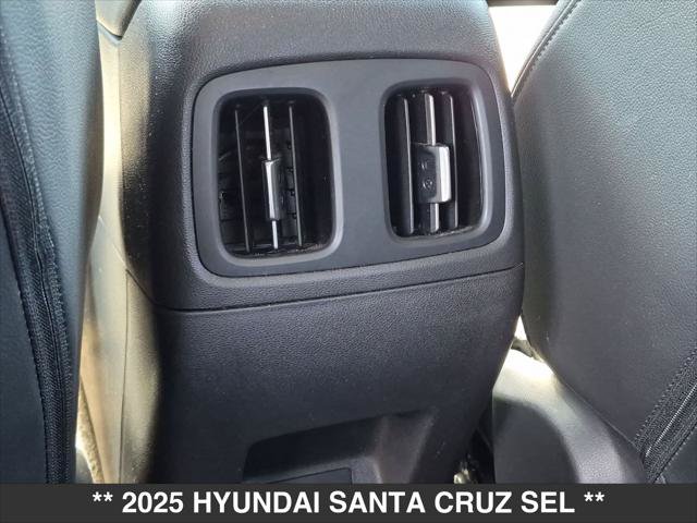 Used 2025 Hyundai Santa Cruz SEL FWD image 19