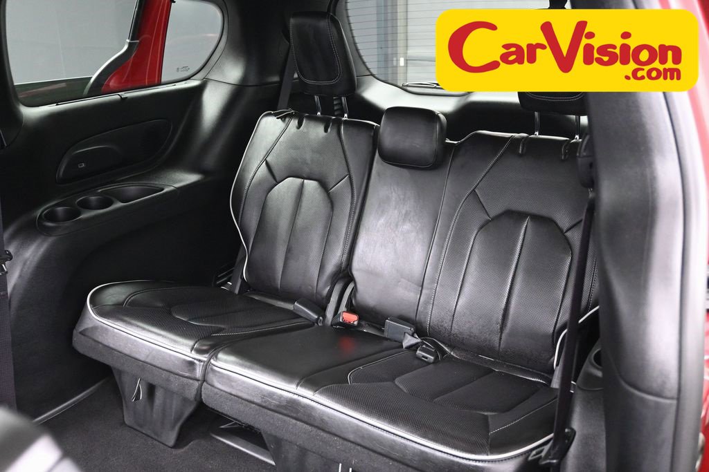 Used 2025 Chrysler Pacifica Limited image 35
