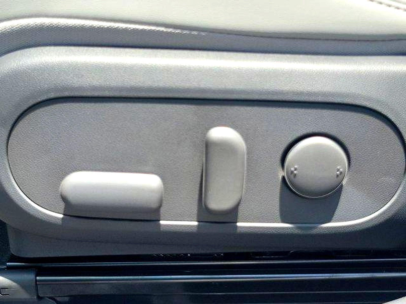 Used 2024 Hyundai Kona Limited FWD image 20
