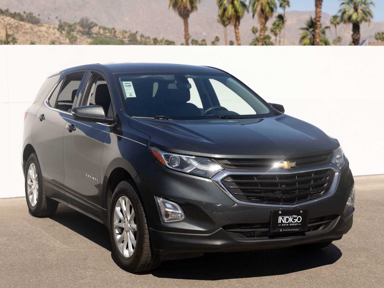 Used 2018 Chevrolet Equinox LT FWD image 2