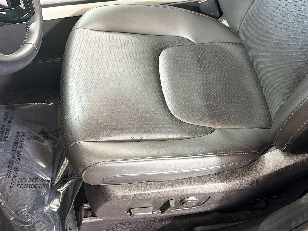 Used 2023 Kia Carnival LX FWD image 19