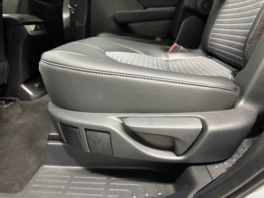 Used 2025 Toyota Highlander XSE image 48