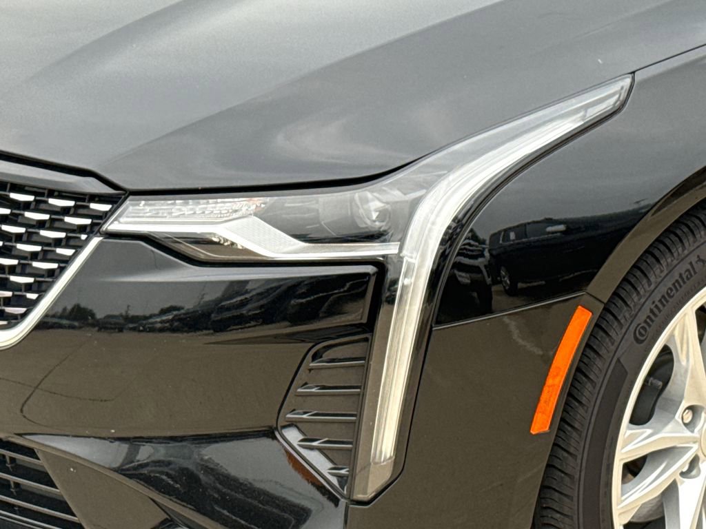 Used 2025 Cadillac CT4 Luxury RWD image 4