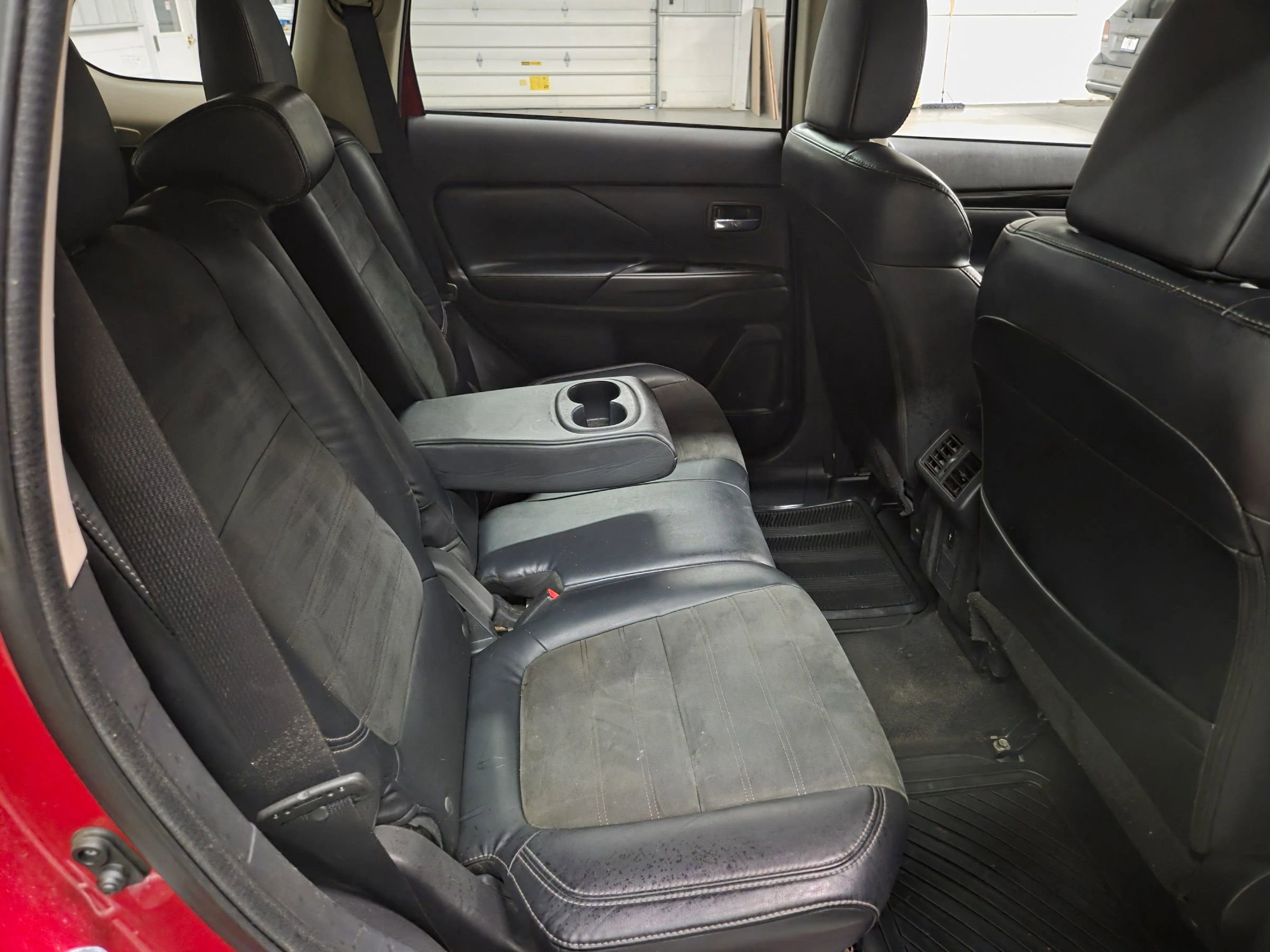 Used 2019 Mitsubishi Outlander SE image 34