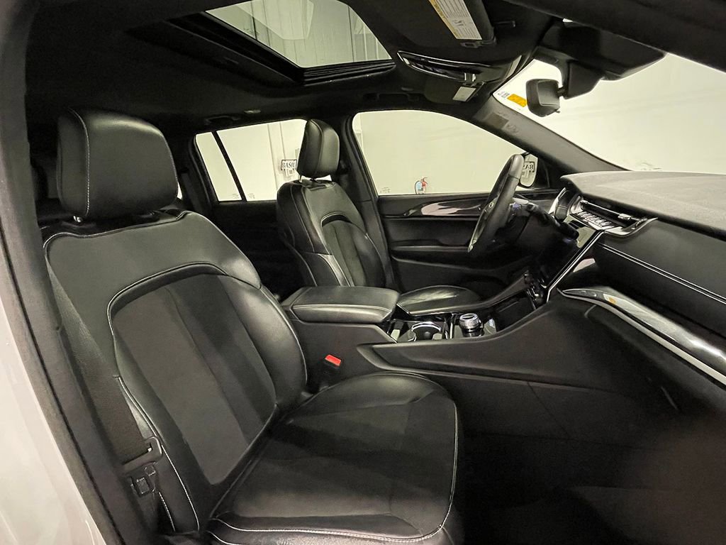 Used 2023 Jeep Grand Cherokee Altitude image 24