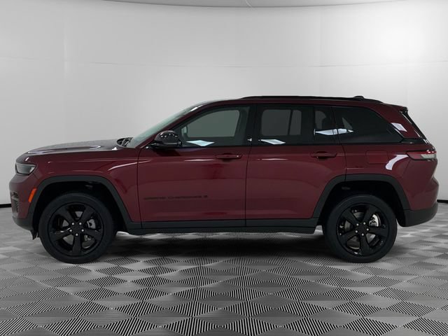Used 2024 Jeep Grand Cherokee Altitude AWD/4WD image 2