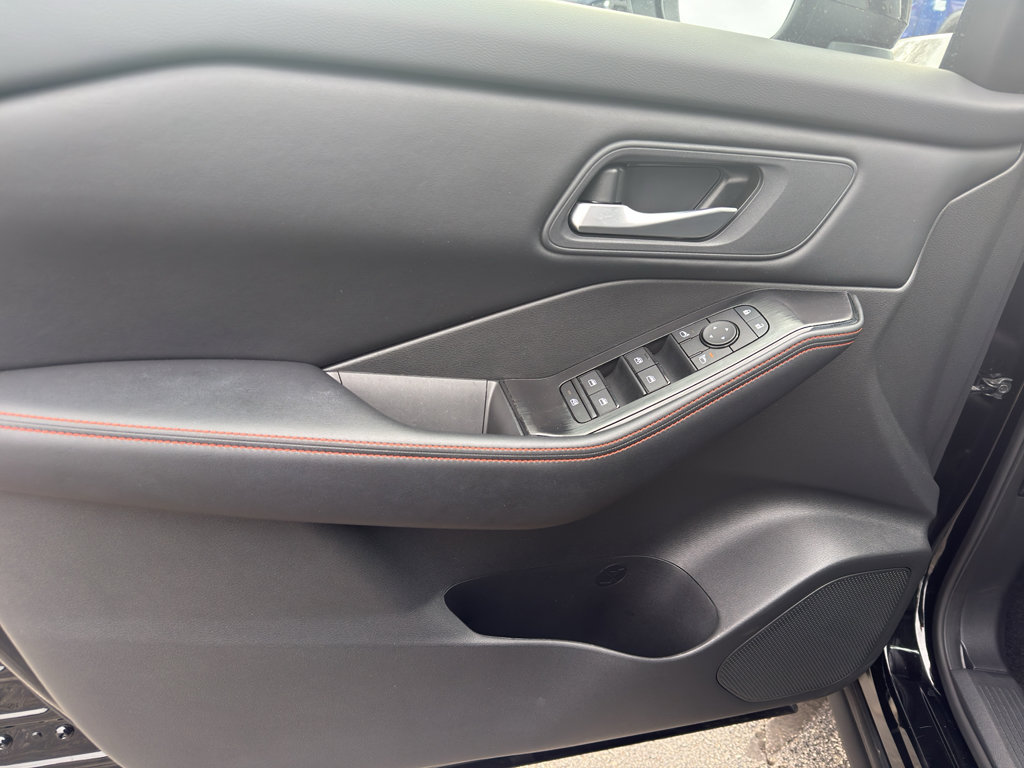 Used 2025 Nissan Rogue SV image 13