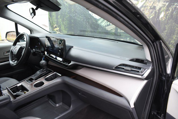 Certified 2022 Toyota Sienna LE image 24