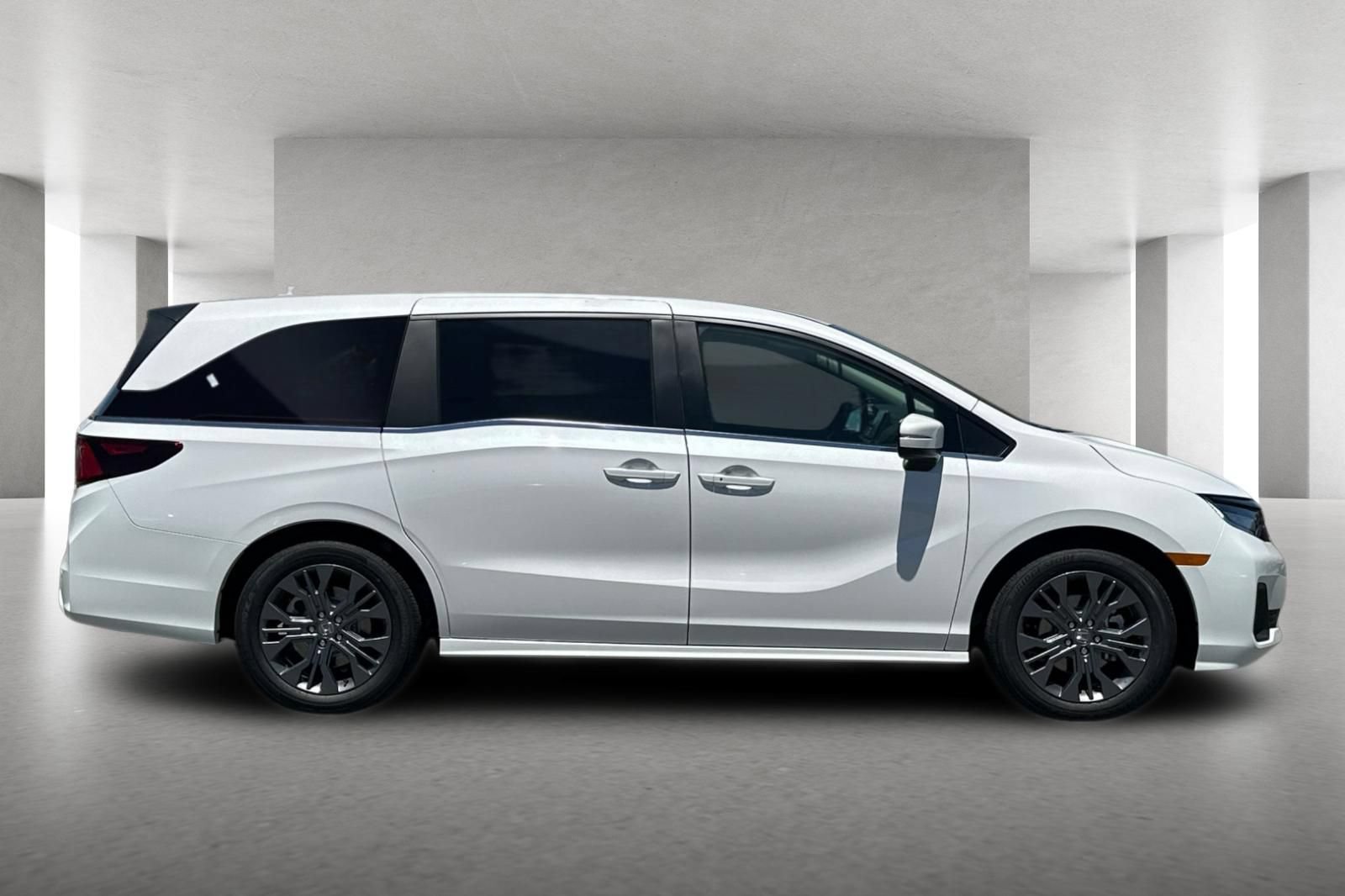 New 2026 Honda Odyssey Touring image 3
