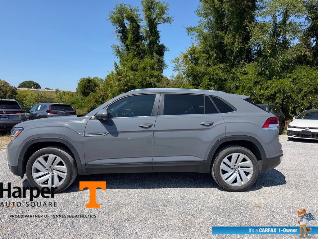 Used 2023 Volkswagen Atlas Cross Sport SE w/ Panoramic Sunroof Package FWD image 2