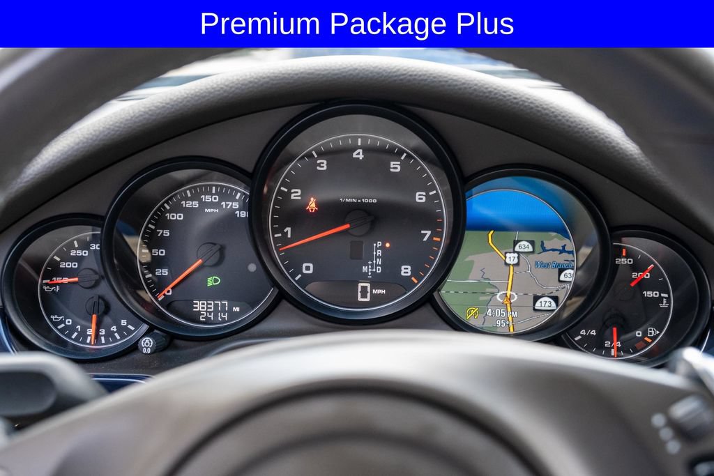 Used 2016 Porsche Panamera RWD image 4