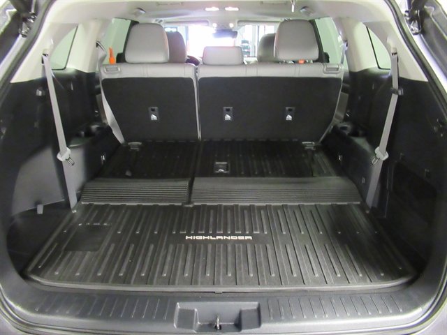 Used 2024 Toyota Highlander XLE image 12