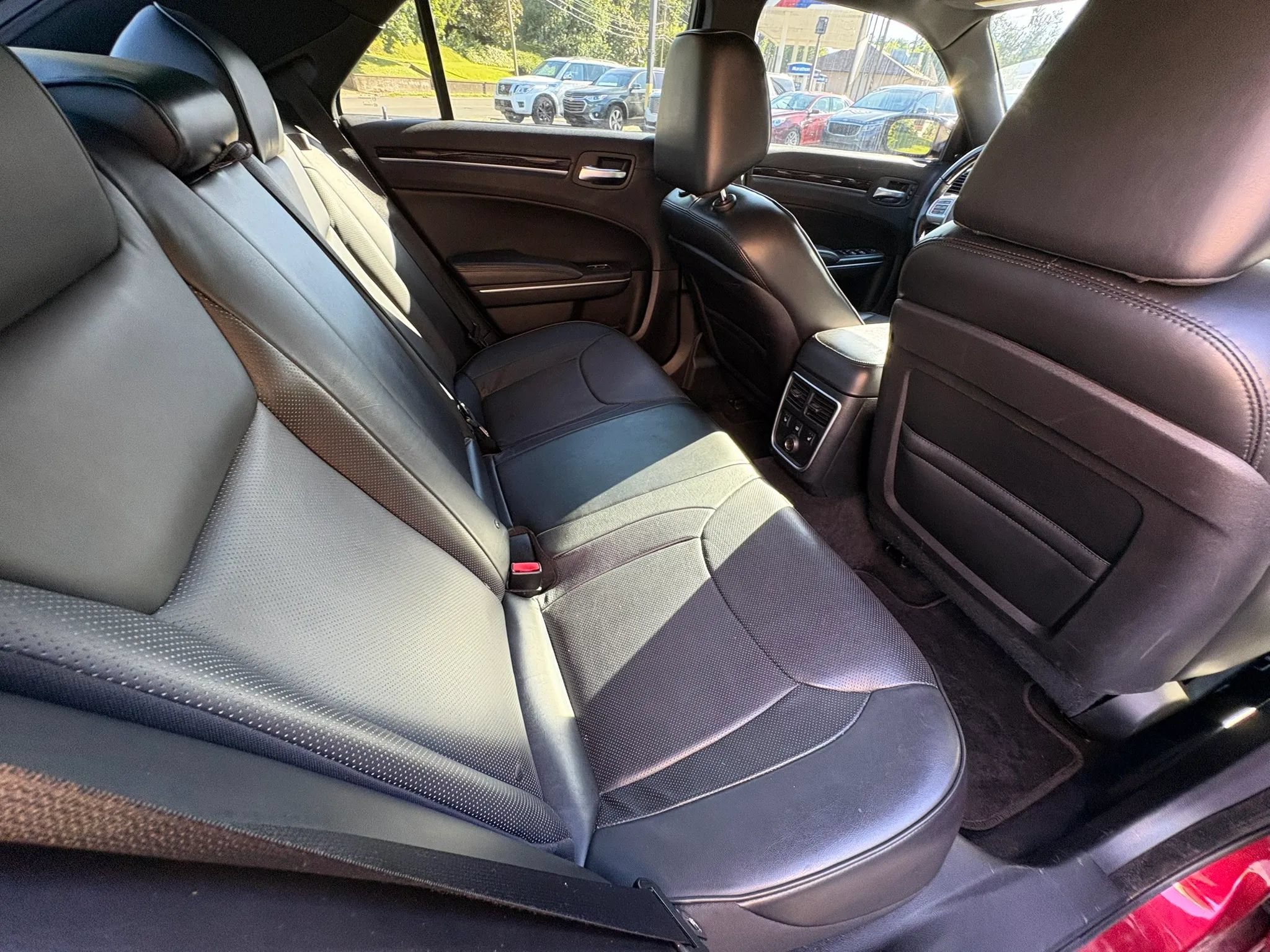 Used 2014 Chrysler 300 C w/ Light Group RWD image 17