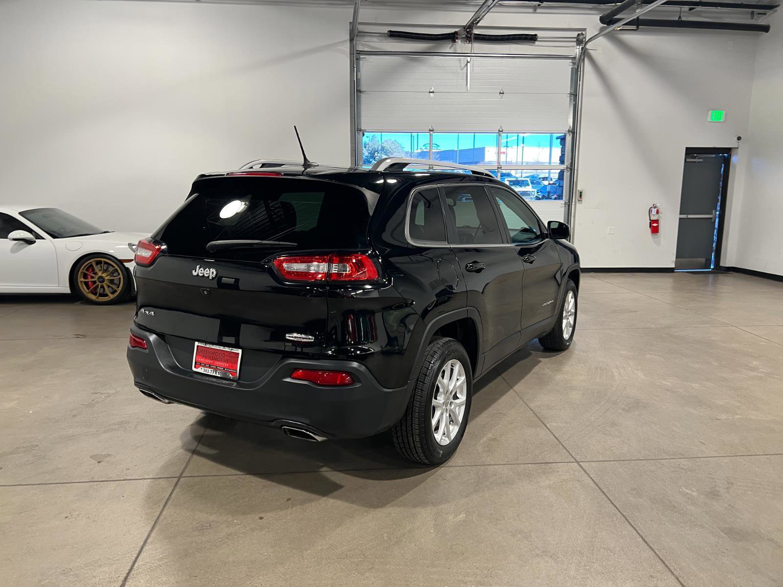 Used 2018 Jeep Cherokee Latitude w/ Cold Weather Group image 3