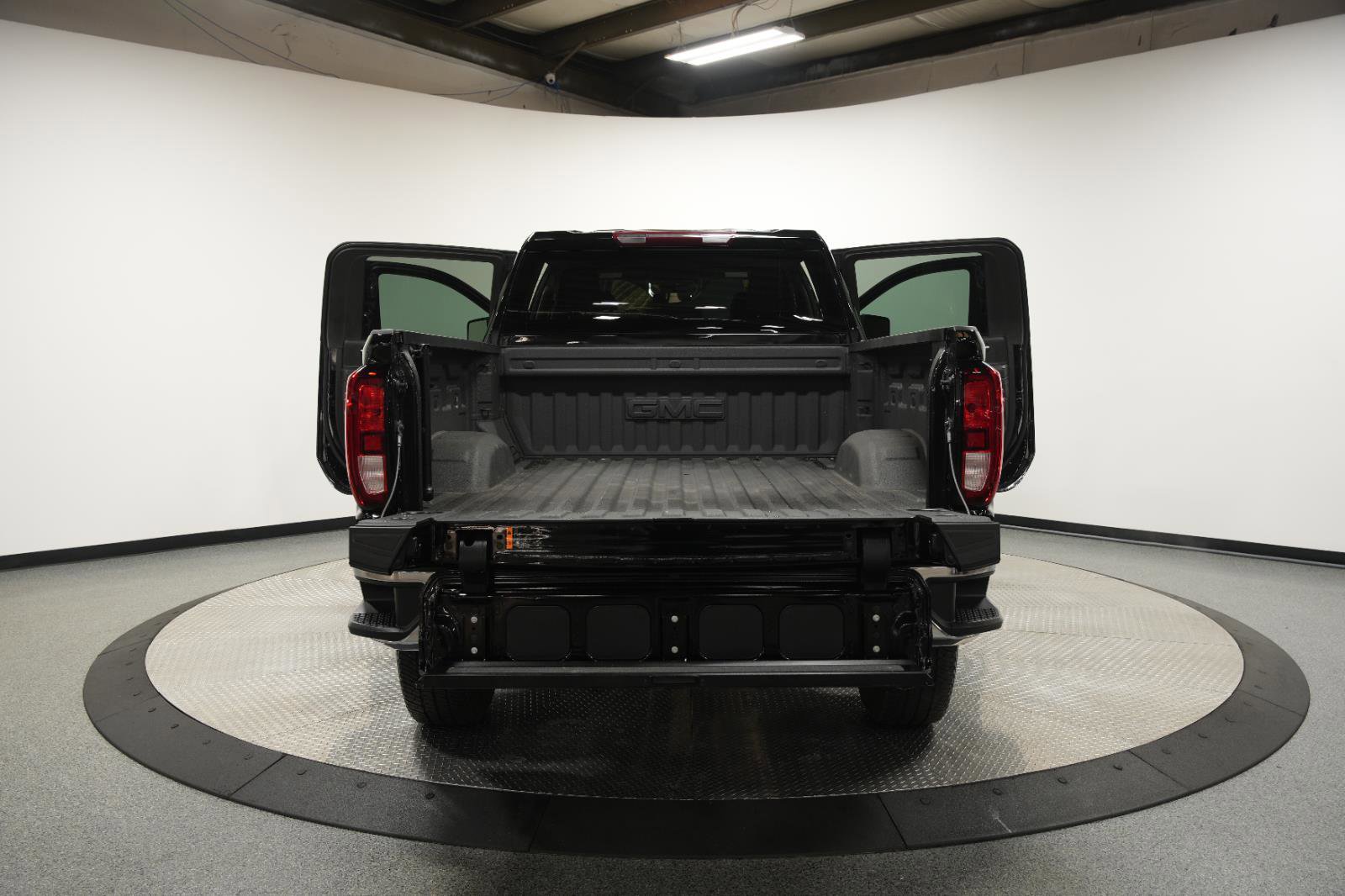 Used 2025 GMC Sierra 2500 SLE w/ SLE Value Package; image 11