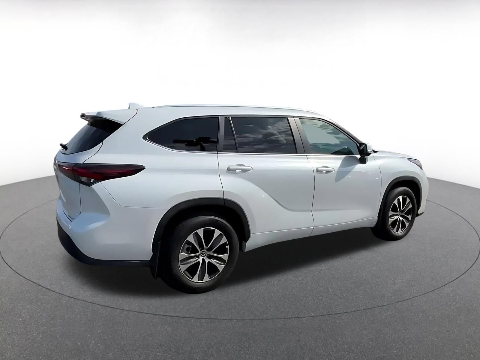 Used 2026 Toyota Highlander XLE AWD/4WD image 14