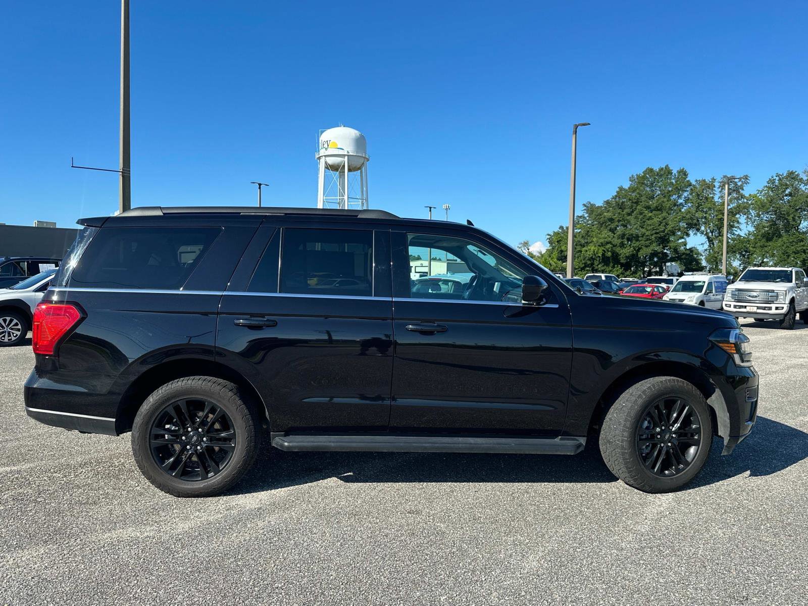 Certified 2024 Ford Expedition XLT AWD/4WD image 4