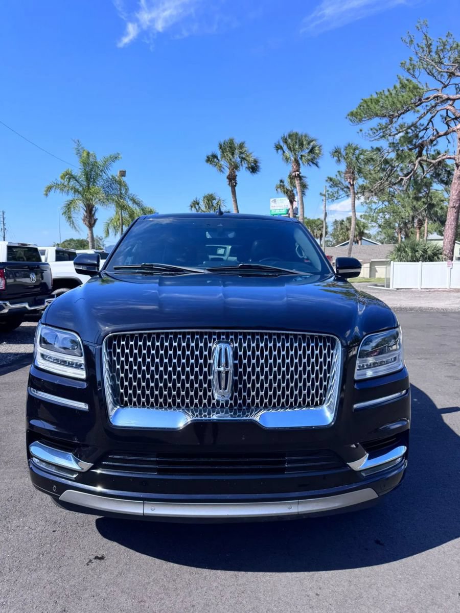 Used 2021 Lincoln Navigator L Reserve AWD/4WD image 2