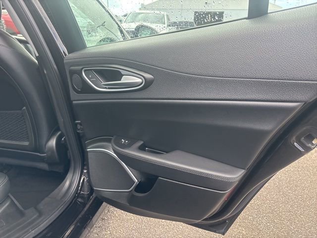 Used 2018 Alfa Romeo Giulia Base image 14