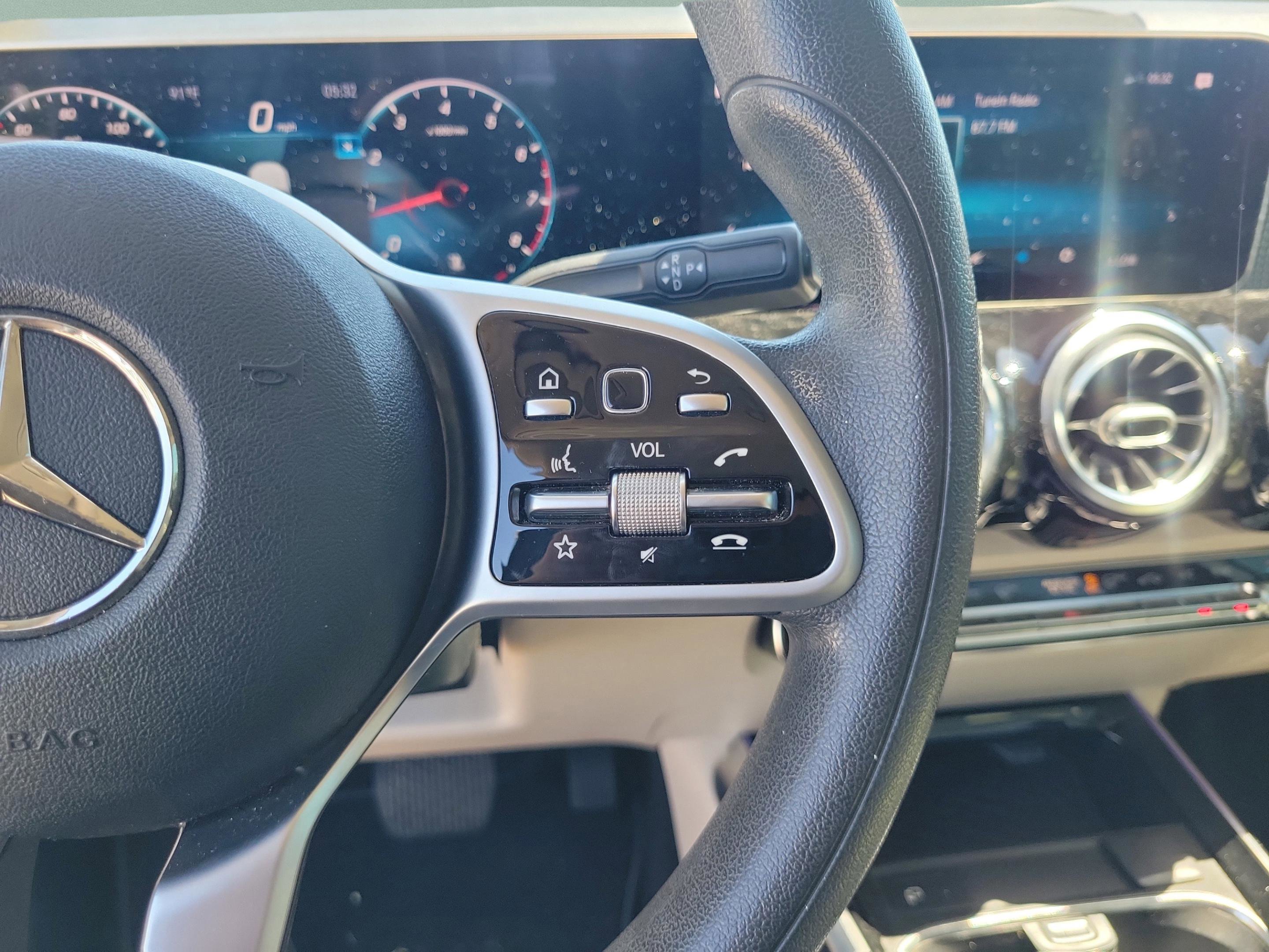 Used 2020 Mercedes-Benz GLB 250 image 21