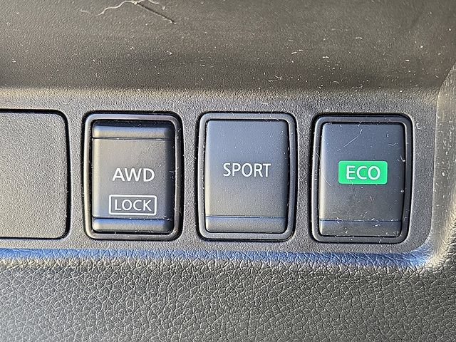 Used 2018 Nissan Rogue SV AWD/4WD image 11