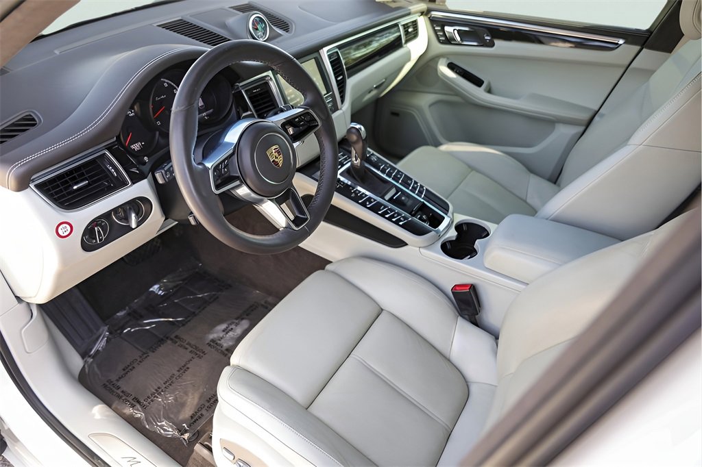 Used 2016 Porsche Macan Turbo image 13