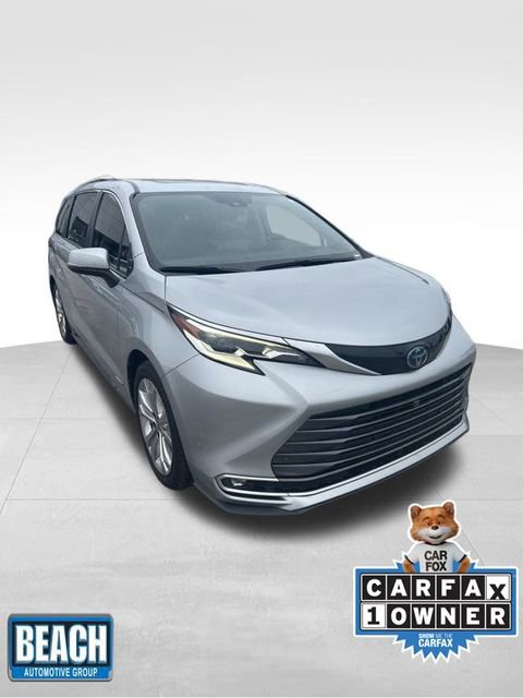 Used 2021 Toyota Sienna Platinum image 1
