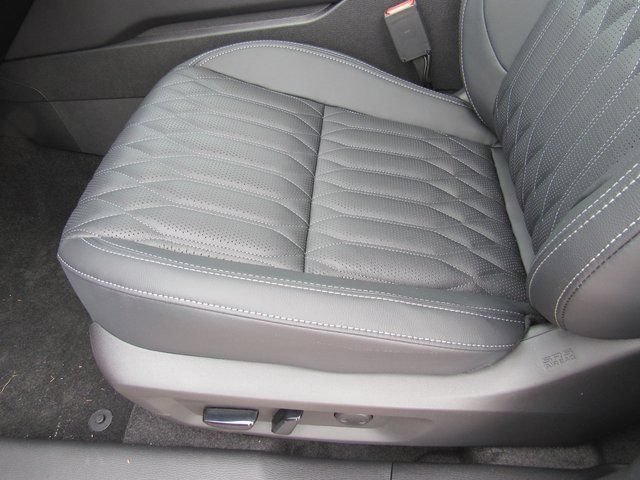 New 2026 Mitsubishi Outlander SEL FWD image 13