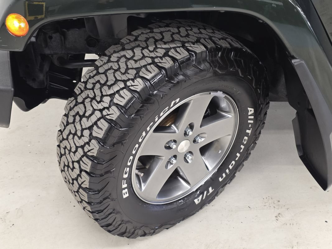 Used 2010 Jeep Wrangler Unlimited Rubicon w/ Dual Top Group AWD/4WD image 39
