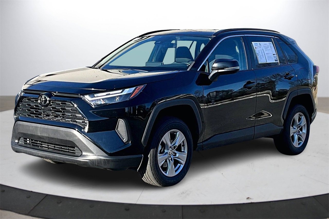 Used 2022 Toyota RAV4 XLE image 4