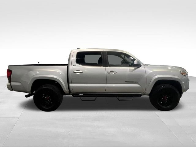 Used 2019 Toyota Tacoma SR5 AWD/4WD image 8