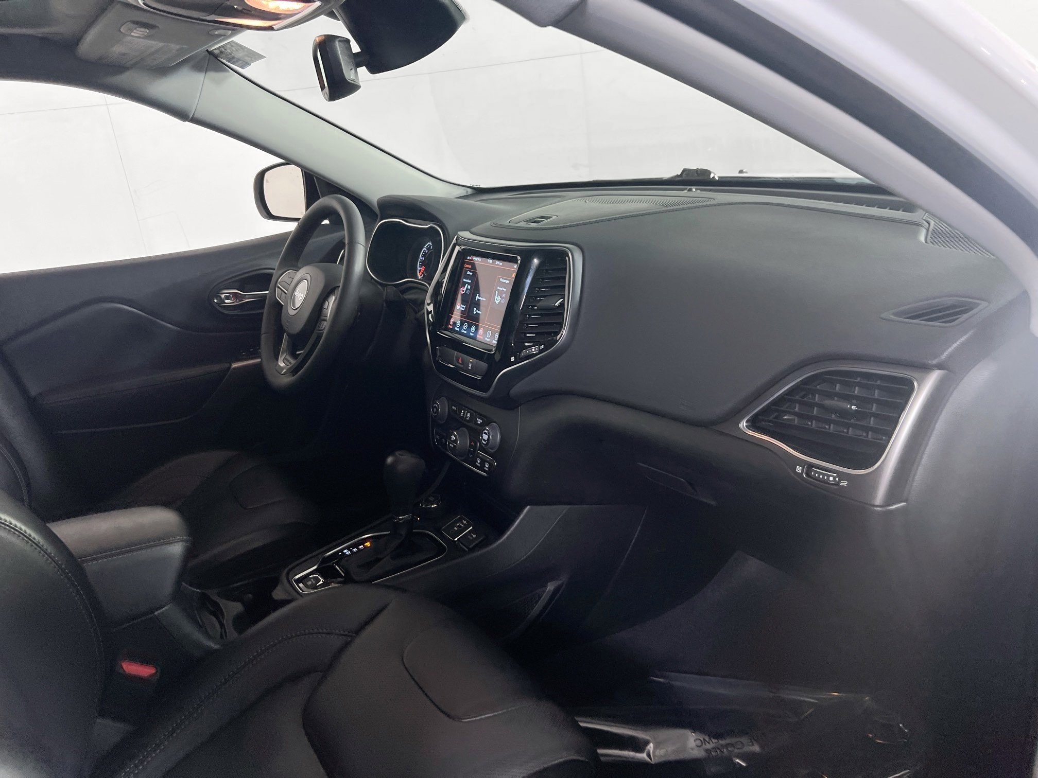 Used 2022 Jeep Cherokee Limited AWD/4WD image 28