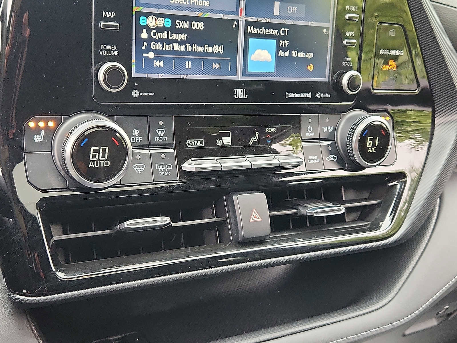 Used 2022 Toyota Highlander XSE image 16