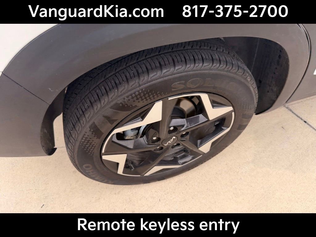 Certified 2025 Kia Seltos EX w/ EX Sunroof Package FWD image 10