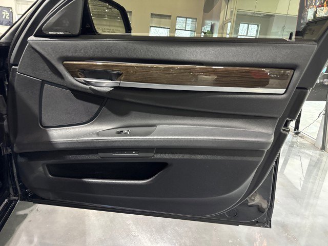 Used 2015 BMW 740Li image 37