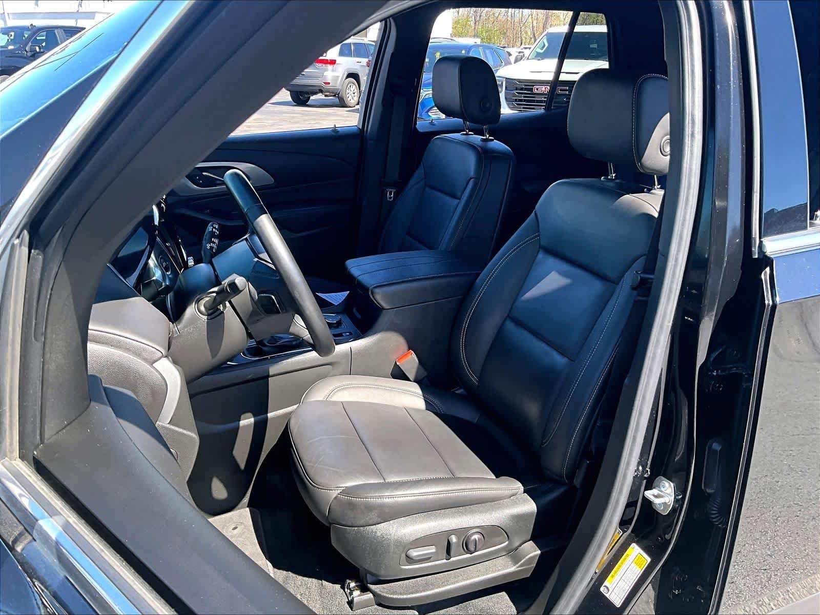 Used 2023 Chevrolet Traverse LT AWD/4WD image 10