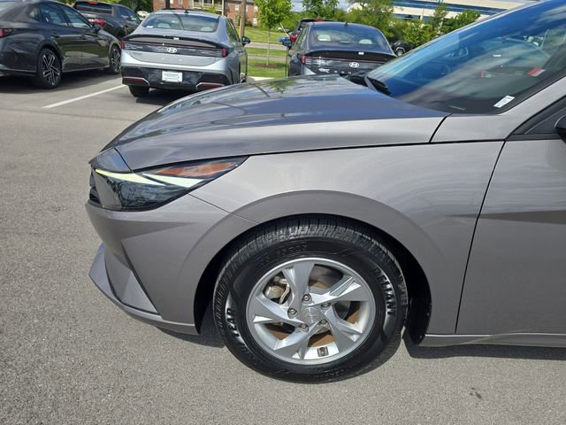 Certified 2021 Hyundai Elantra SE FWD image 10