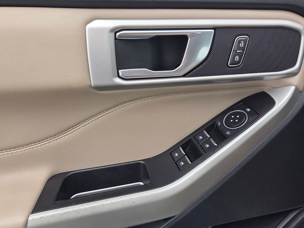 Used 2022 Ford Explorer XLT w/ Equipment Group 202A image 28