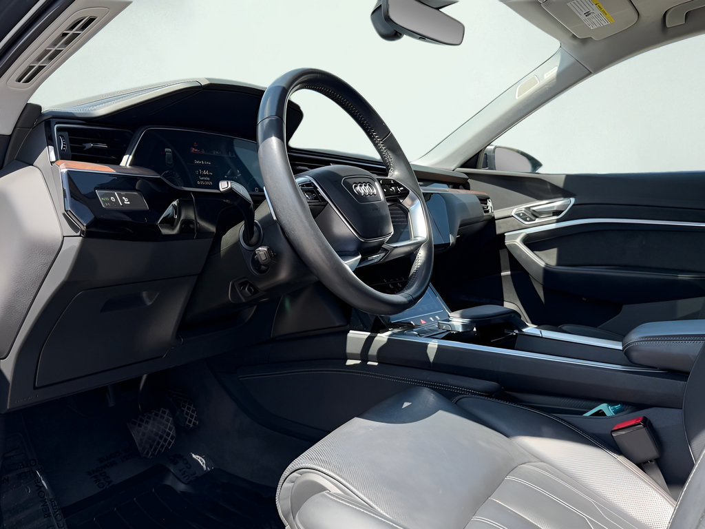 Used 2019 Audi e-tron Prestige w/ Prestige Package AWD/4WD image 2