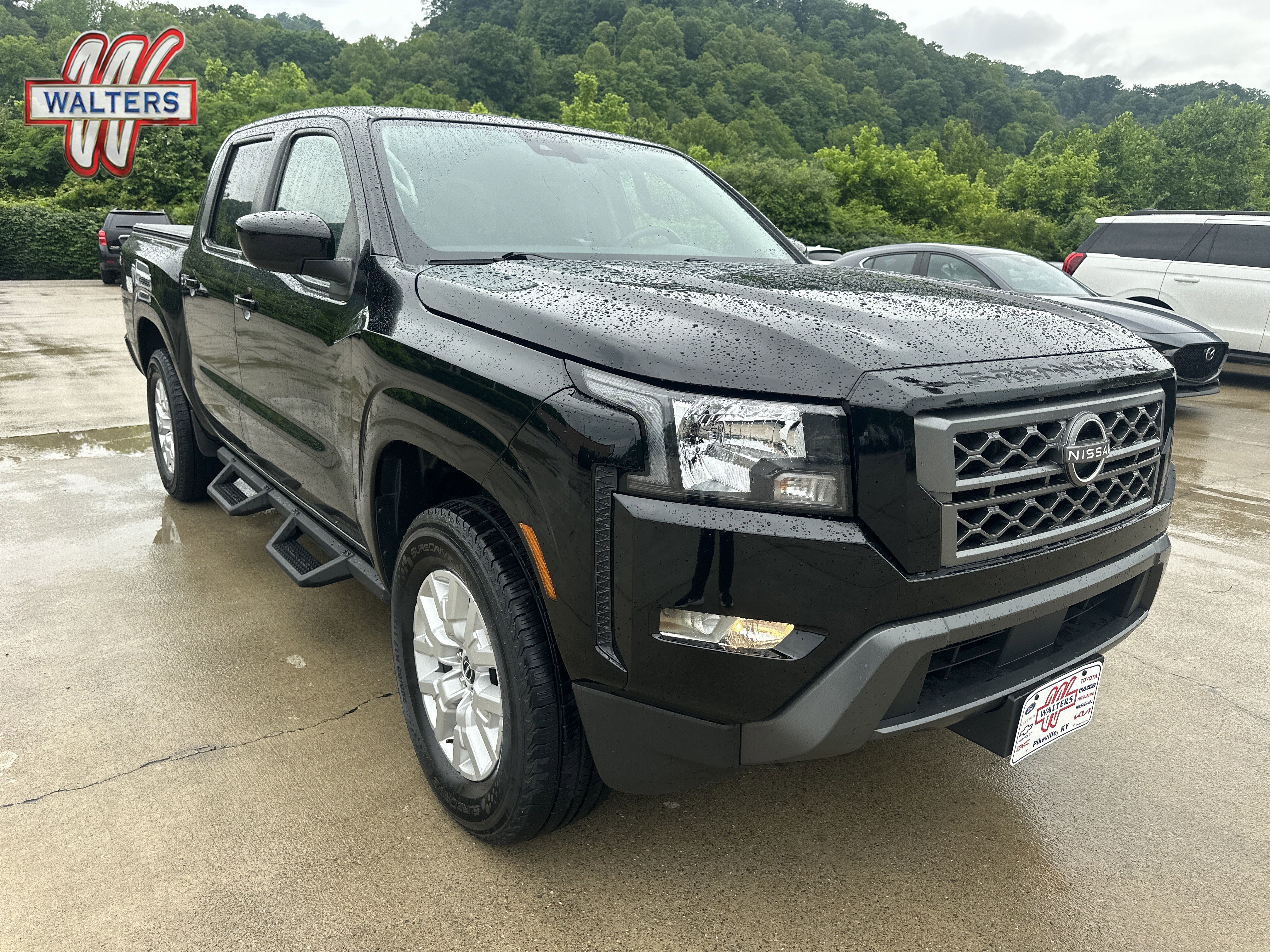 Used 2022 Nissan Frontier SV AWD/4WD image 1
