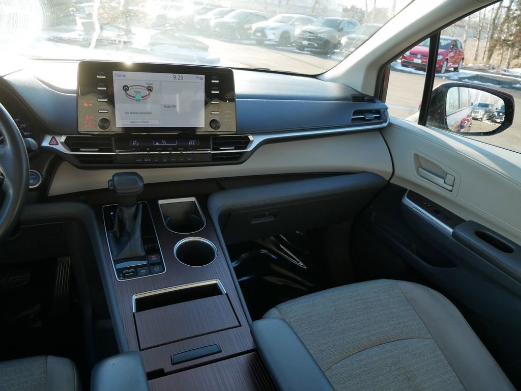 Certified 2021 Toyota Sienna LE image 14