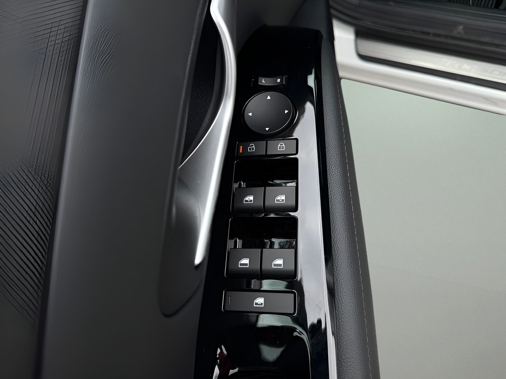Used 2025 Hyundai Tucson Limited FWD image 17