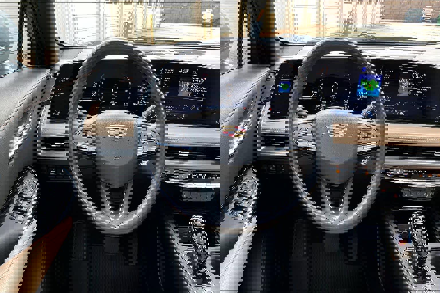 Used 2024 Cadillac XT4 Luxury w/ Cold Weather Package image 5